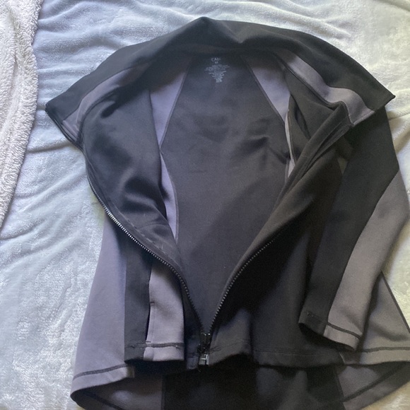 Cabi zip up sweatshirt. Hardly worn - Picture 8 of 8